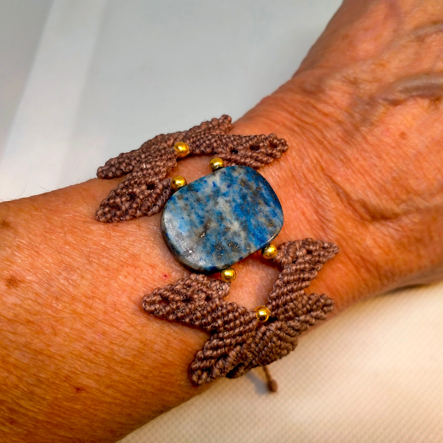 Bracelet "Mystère" - Manchette Macramé Pierre Naturelle Perles Métalliques - Au Gré des Idées