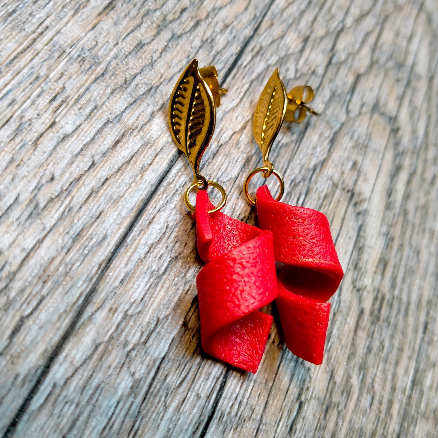 Boucles d'Oreilles "Flamme" - Argile Polymère Rouge Orangé Clous Dorés - Au Gré des Idées