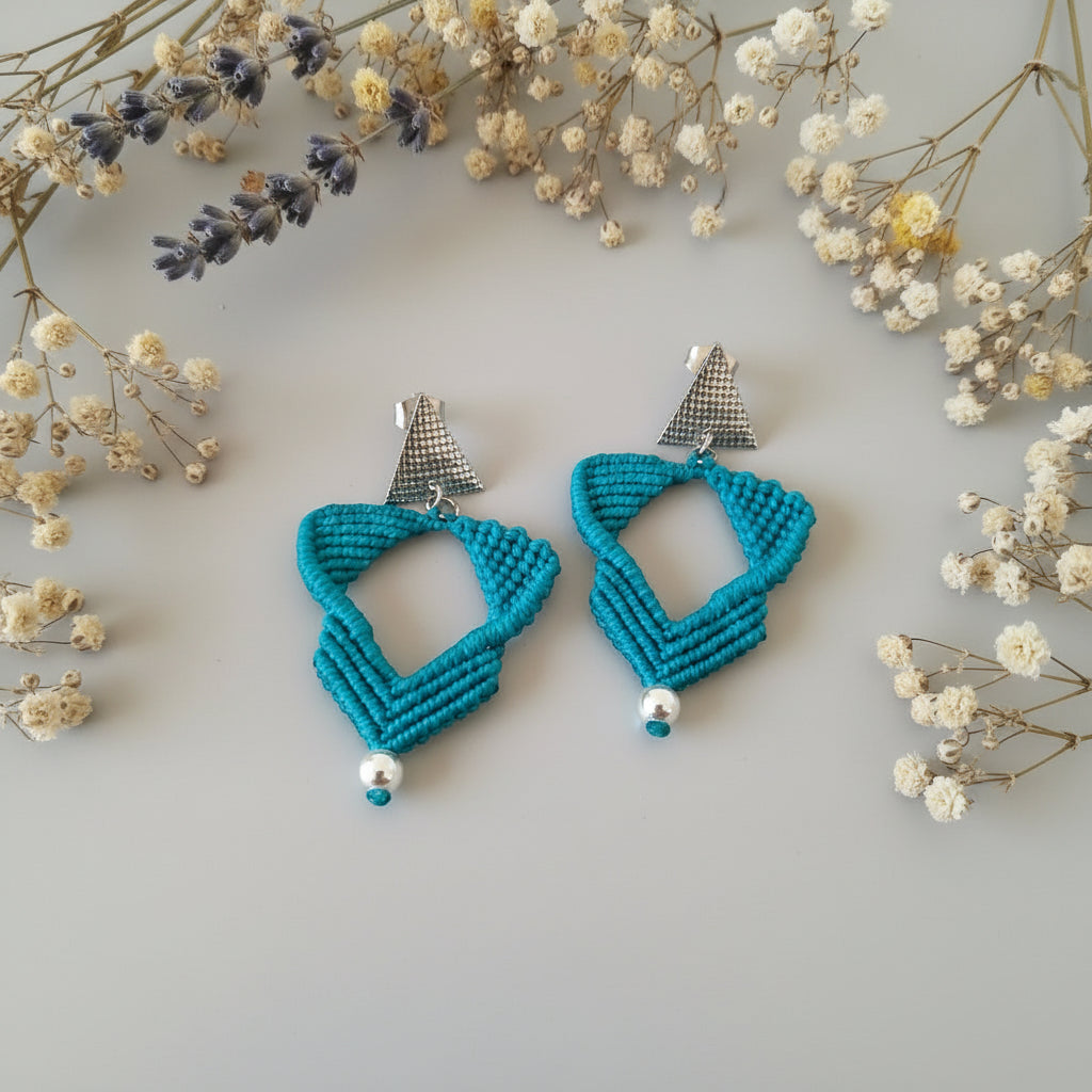 Boucles d'Oreilles "Azur" - Macramé Bleu Turquoise Clous Inox - Au Gré des Idées