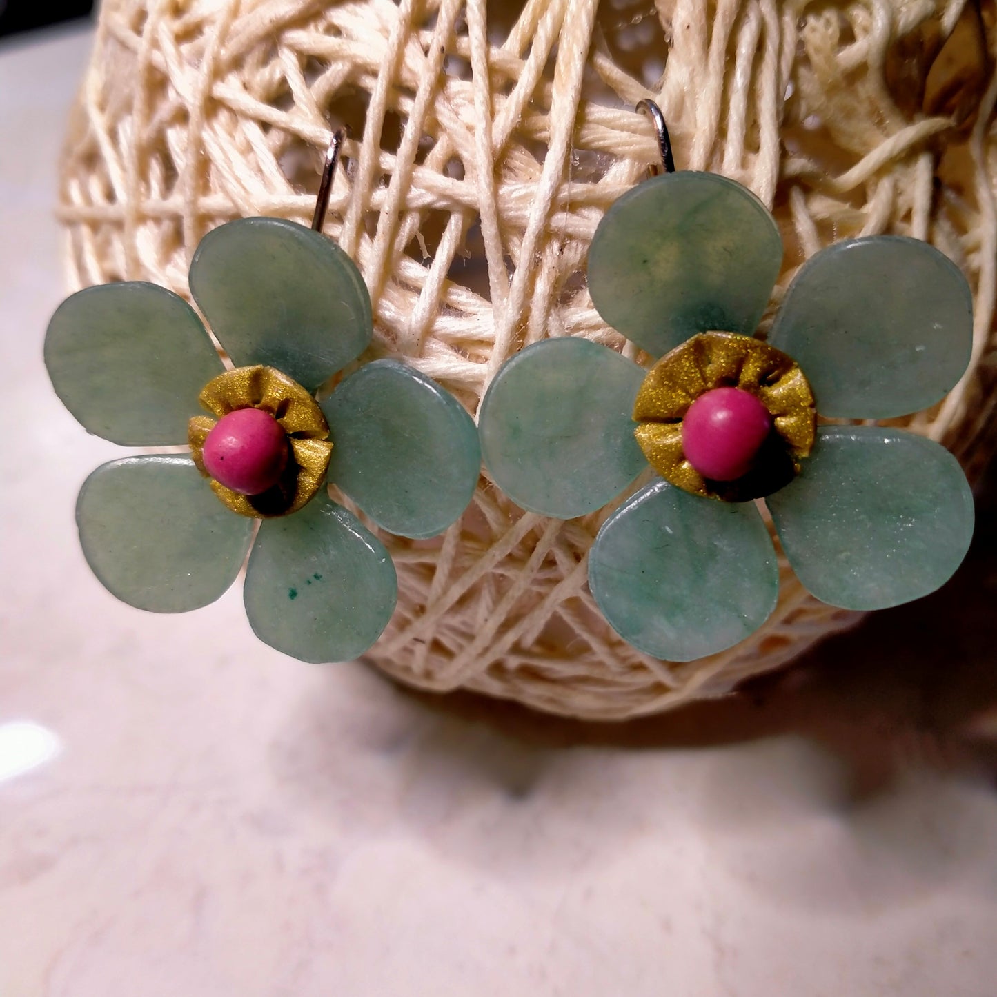 Boucles d'Oreilles "Fleur Verte" - Argile Polymère Vert d'Eau Ultra-Légères
