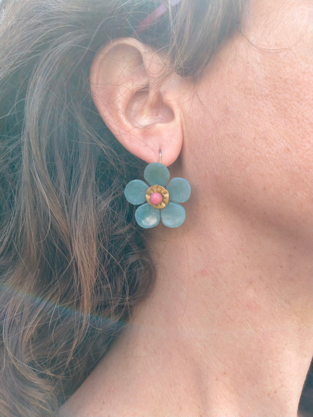 Boucles d'Oreilles "Fleur Verte" - Argile Polymère Vert d'Eau Ultra-Légères - Au Gré des Idées