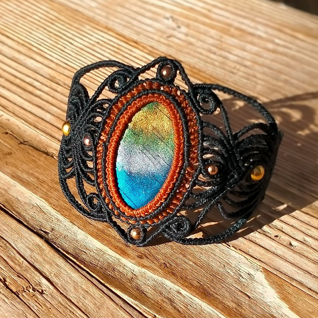 Comment entretenir vos bijoux en argile polymère et macramé