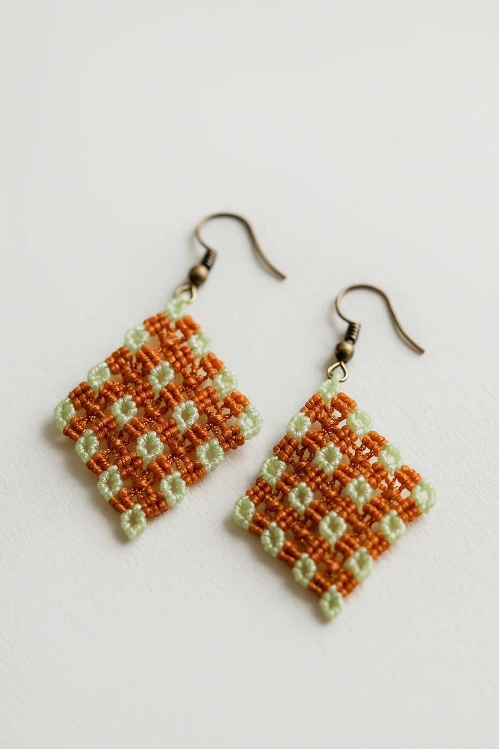 Boucles d'Oreilles "Léonie" - Macramé Lichen et Ambre