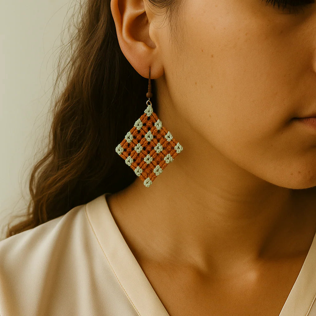 Boucles d'Oreilles "Léonie" - Macramé Lichen et Ambre