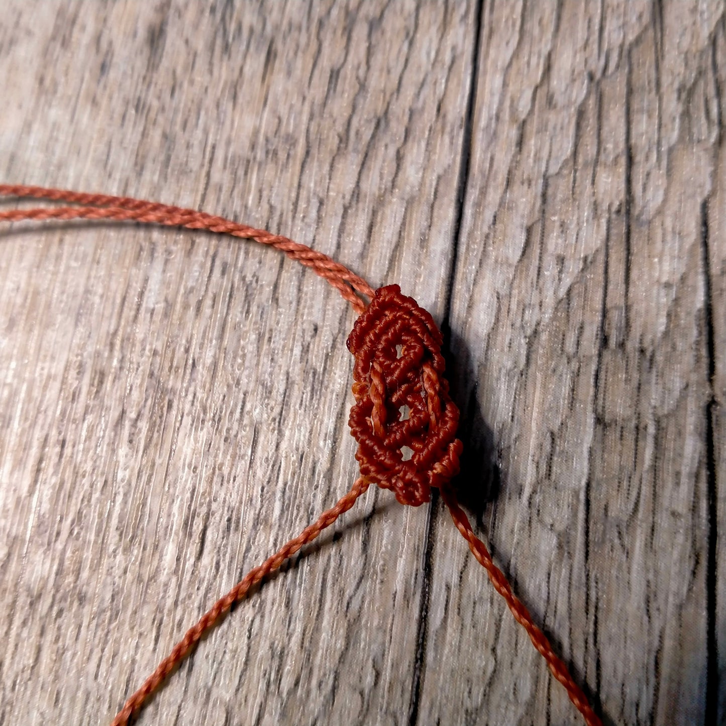 Collier "Sérénité" - Ras du Cou Macramé Cannelle Or - Au Gré des Idées