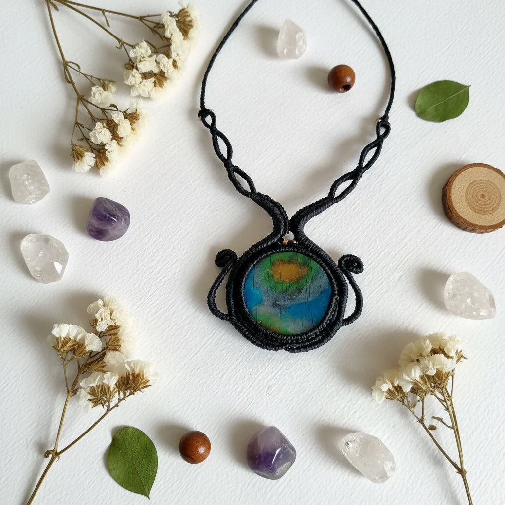 Collier "Mystère" - Macramé Noir Cabochon Labradorite