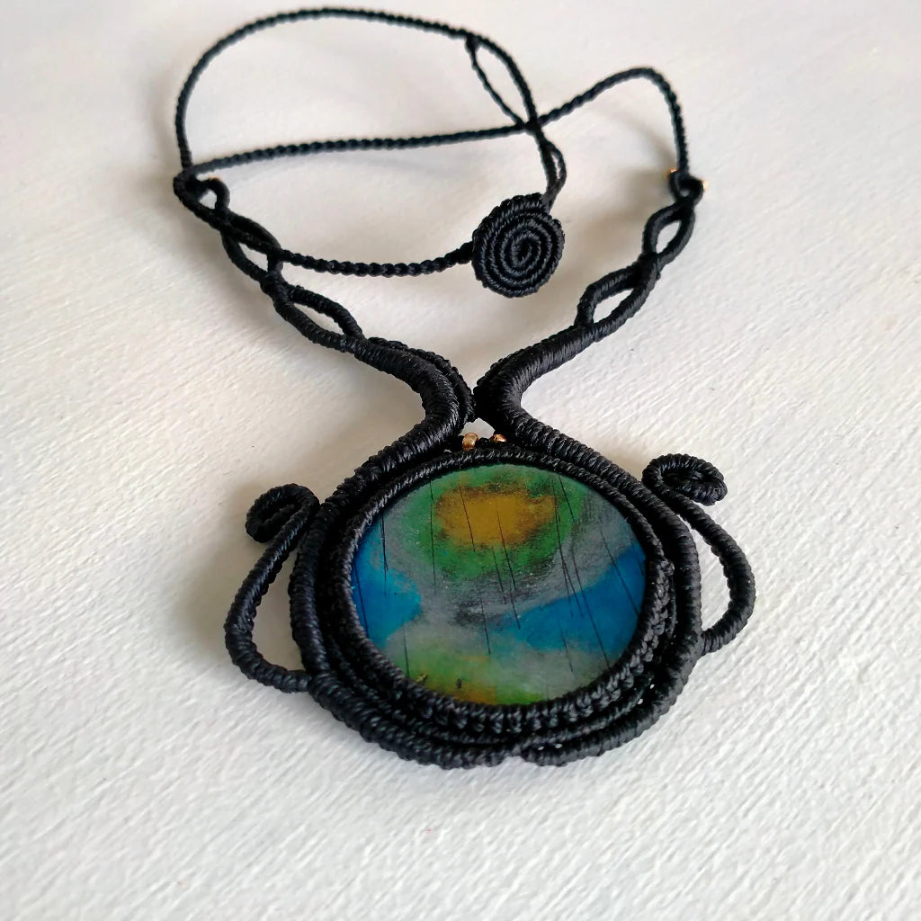 Collier "Mystère" - Macramé Noir Cabochon Labradorite