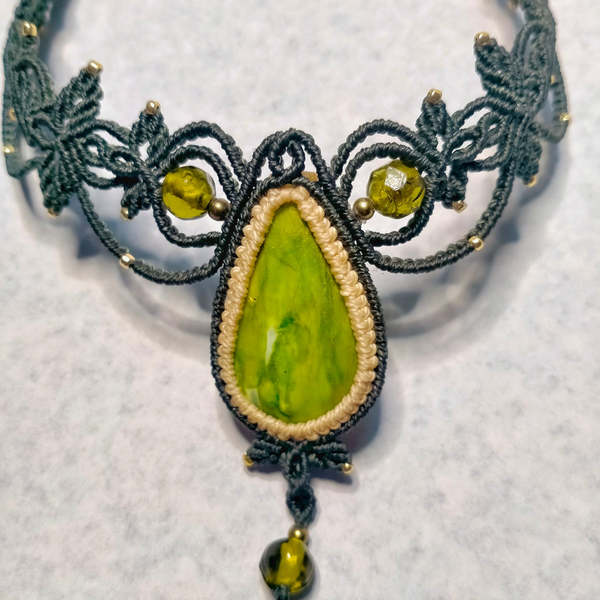 Collier micro-macramé vert Viridis bijou artisanal fait main