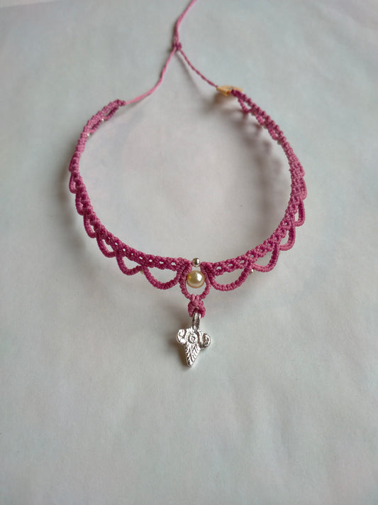 Collier micro-macramé Soraya orchid avec perles a et pendentif argentés